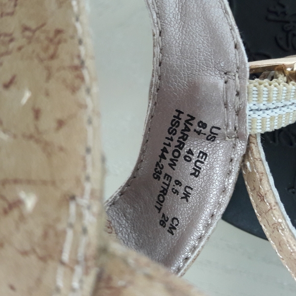 Soft Style by Hush Puppies Strappy Tan Heels - Picture 6 of 7